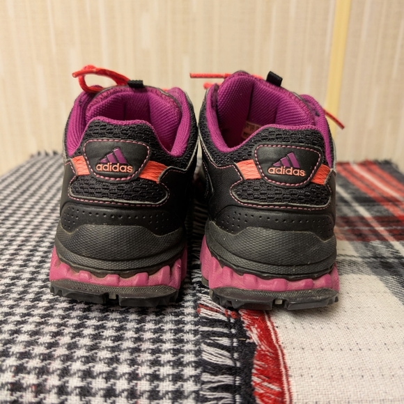 Adidas Vigor TR3 Women's Black & Pink Trail Sneakers - Size 8 - Picture 3 of 5